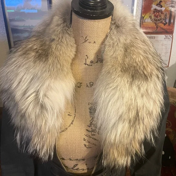 Authentic Rock & Republic Black Denim Jacket with Real Fox Fur - Picture 2 of 11